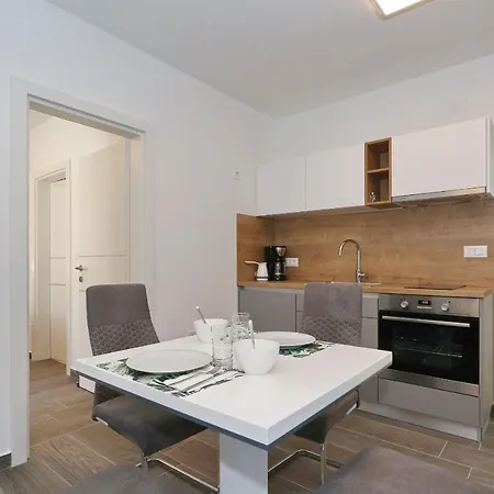 Apartman Ankora 2 With Heated Pool Biograd Na Moru