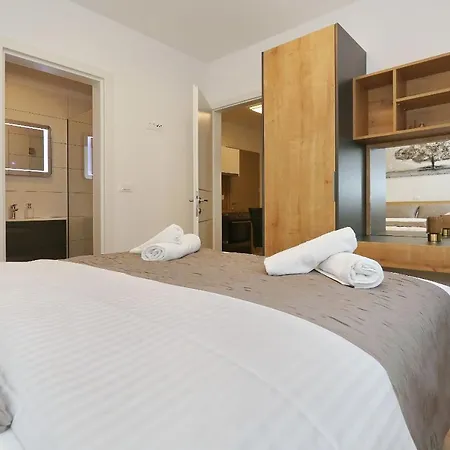 Apartamento Ankora 2 With Heated Pool Biograd Na Moru