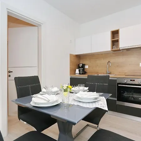 Apartment Ankora 2 With Heated Pool