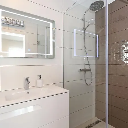 Ankora 2 With Heated Pool Biograd Na Moru