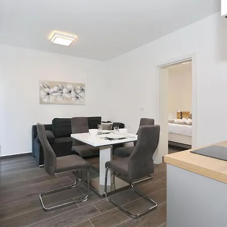 Ankora 2 With Heated Pool