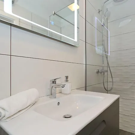Apartment Ankora 2 With Heated Pool Biograd Na Moru