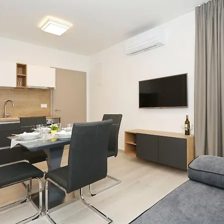 Apartment Ankora 2 With Heated Pool *