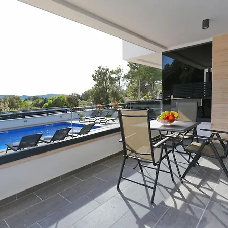 Apartment Ankora 2 With Heated Pool
