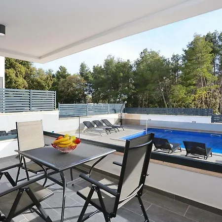 Apartment Ankora 2 With Heated Pool *