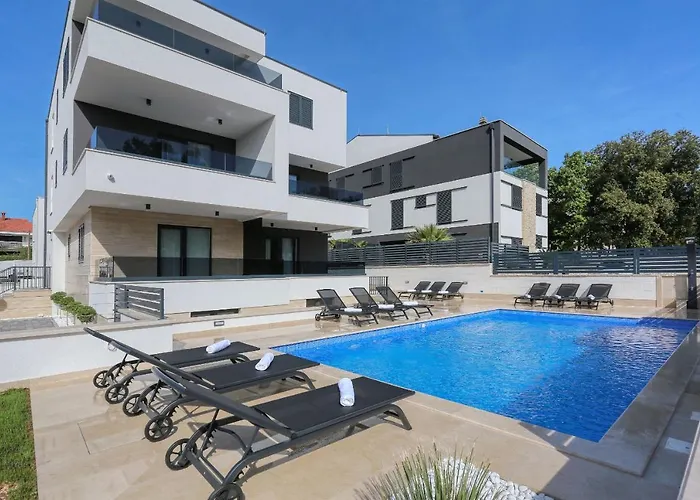 Ankora 2 With Heated Pool Biograd Na Moru