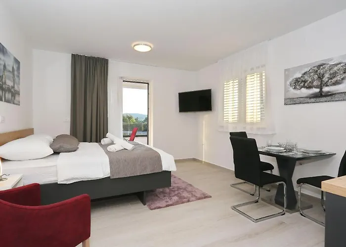 Ankora 2 With Heated Pool 아파트 *