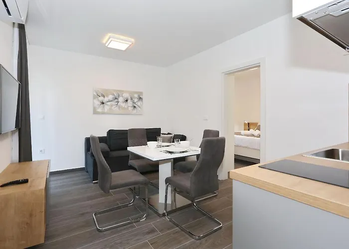 Ankora 2 With Heated Pool