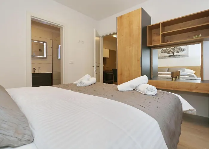 Apartman Ankora 2 With Heated Pool Biograd Na Moru