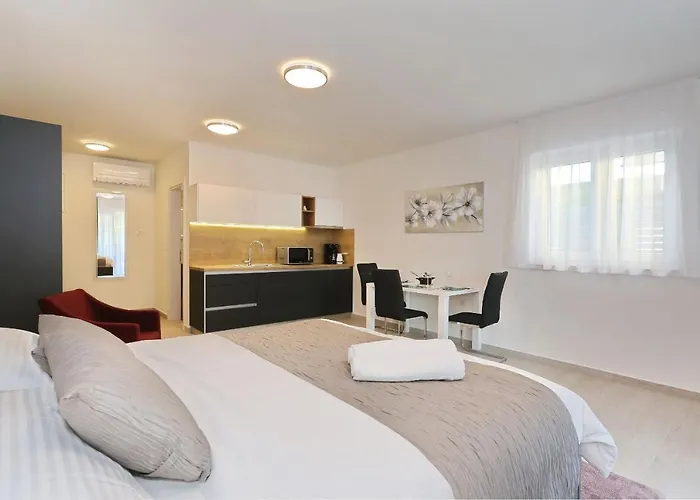 Apartman Ankora 2 With Heated Pool